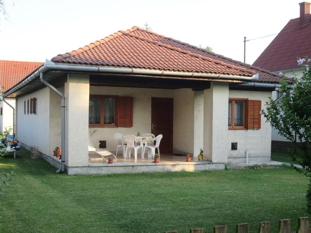 Fenyves Vendégház Balatonfenyves Esterno foto